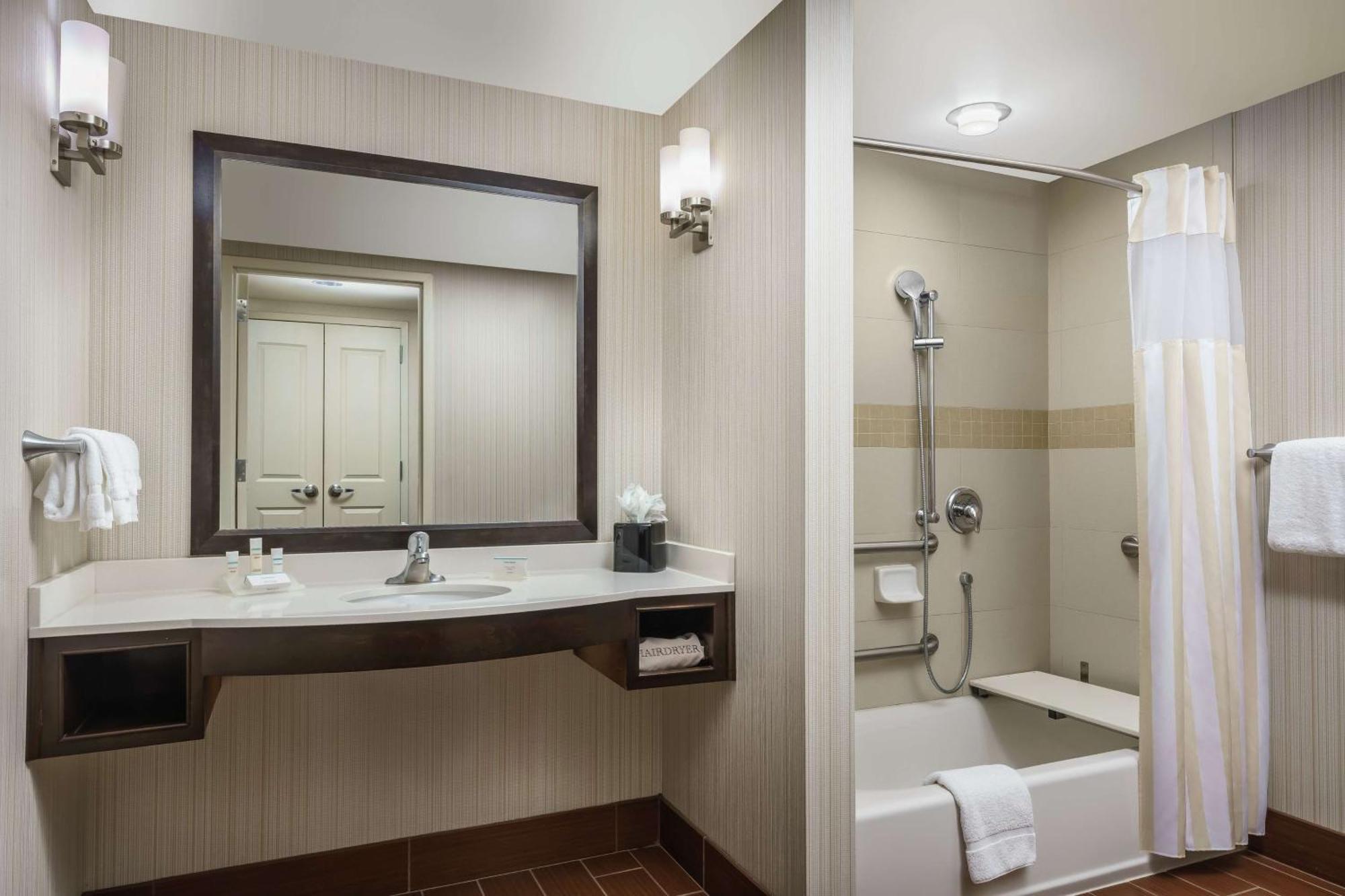 Queen Room with Two Queen Beds - Hearing Access